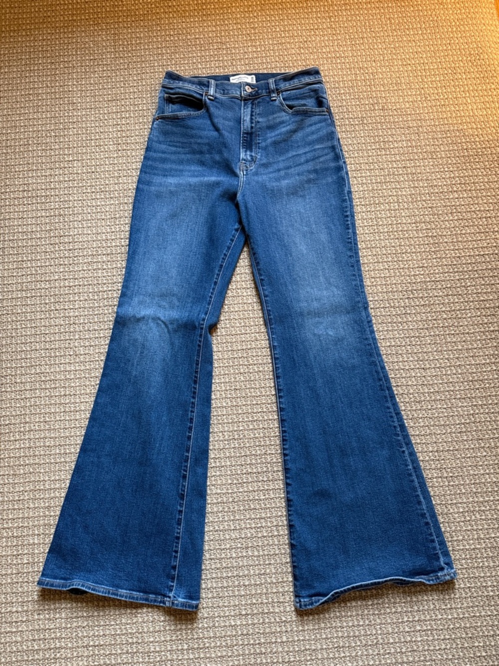 Abercrombie & Fitch The Flare Ultra High Rise Jeans